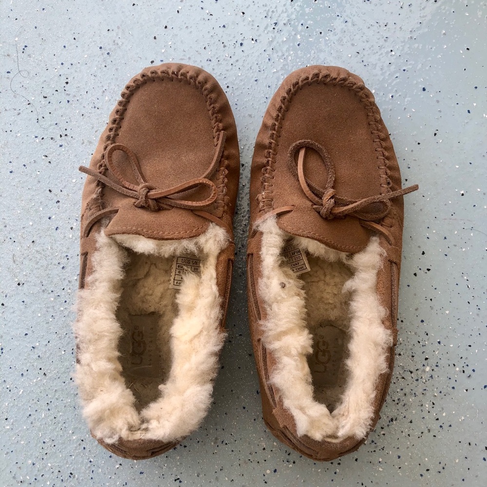 Ugg Dakota moccasins shoes